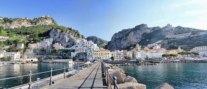 VERANO EN LA COSTA DE AMALFI: VUELOS + 4 NOCHES HOTEL 4* EN POMPEYA 192€