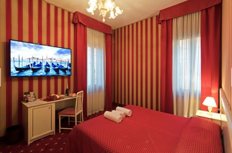 hotel super barato en Venecia puente Diciembre