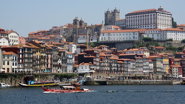 Fin de semana en Portugal: Vuelos directos a Oporto + 2 noches hotel 4* sólo 84 euros
