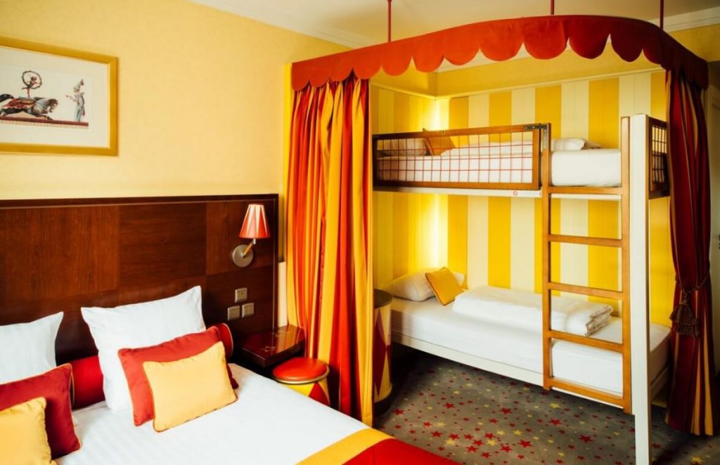hotel magic circus Disney