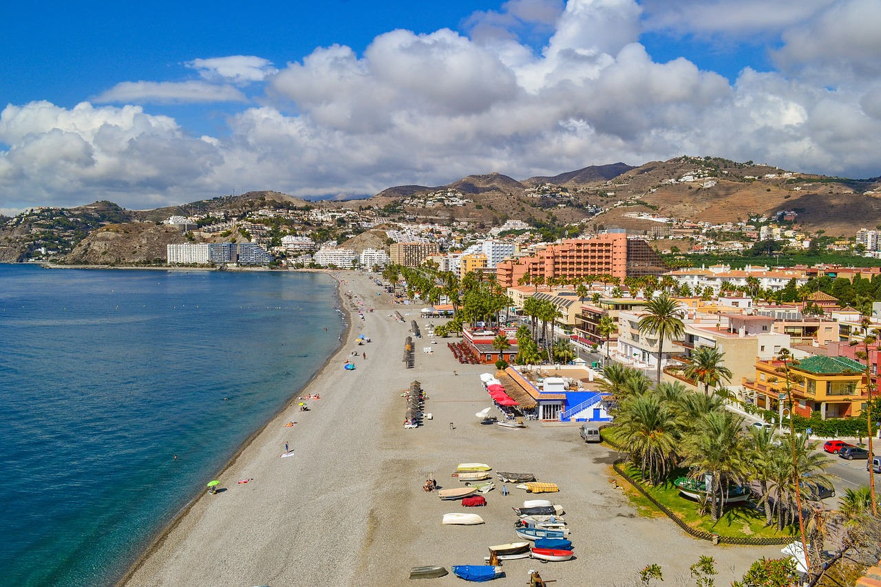 PUENTE MAYO ALMUÑÉCAR: HOTEL PLAYA 13 EUROS