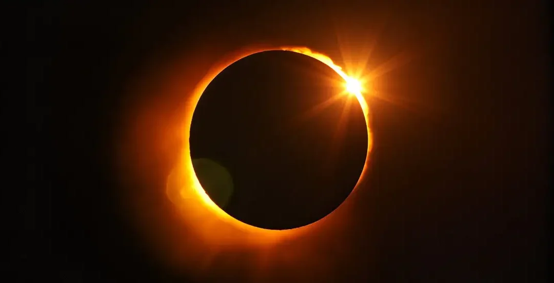ECLIPSE en MADRID PUERTA DEL SOL ÚLTIMA HORA: Famoso Hotel 4* con terraza e impresionantes vistas  por SÓLO 43 Euros p/p