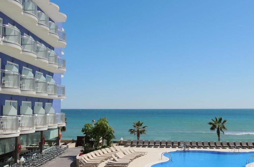 CAMBRILS en COSTA DORADA: Hotel primera línea PENSIÓN COMPLETA por 16 Euros p/p