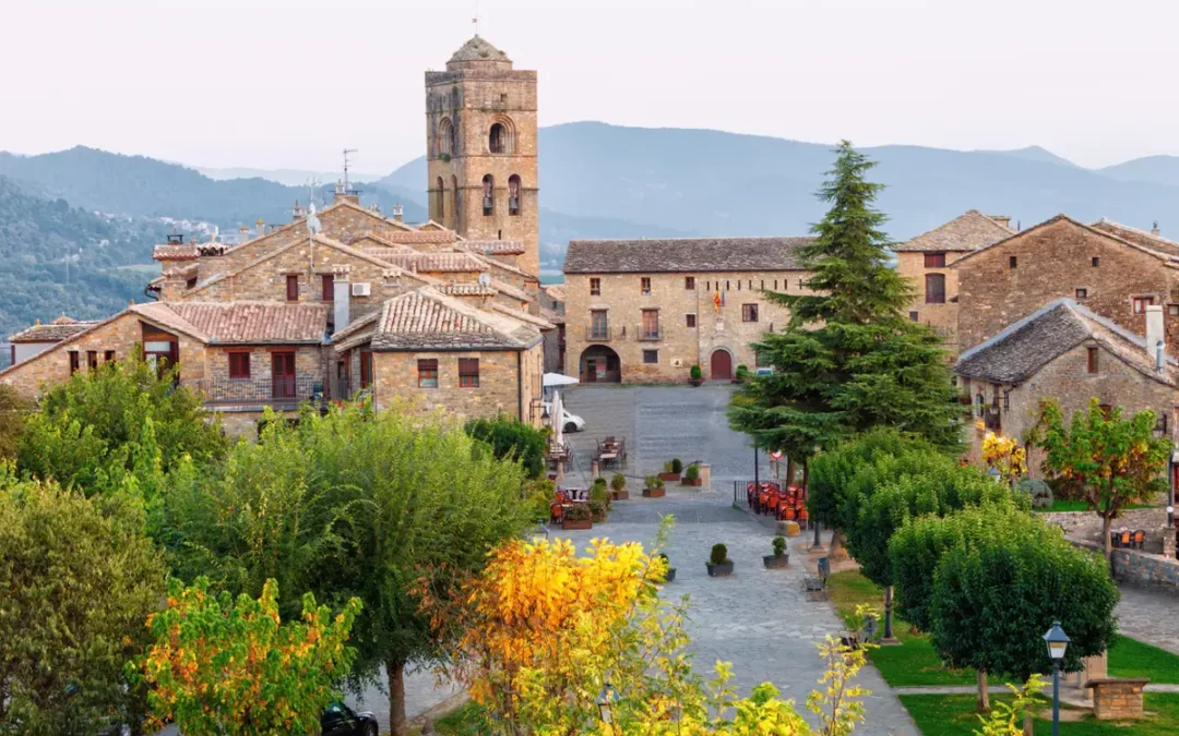 PIRINEOS DICIEMBRE: Hotel con encanto en Aínsa cancelable y sin pago por adelantado hasta cuatro pax SÓLO 3 Euros p/p