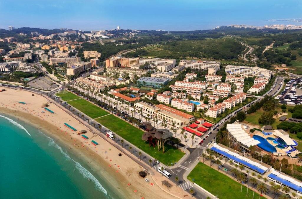 COSTA DORADA ÚLTIMA HORA: Hotel Spa 4* MEDIA PENSIÓN hasta tres pax SÓLO 19 Euros p/p