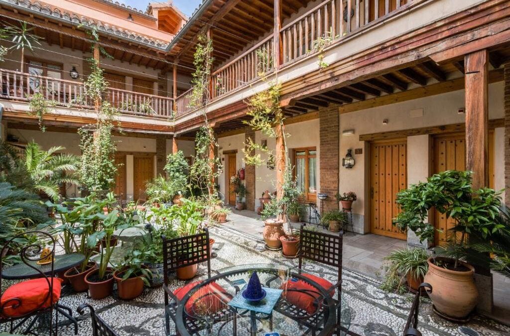 GRANADA CHOLLAZO: Hotel con encanto en pleno centro histórico por SÓLO 7 Euros p/p