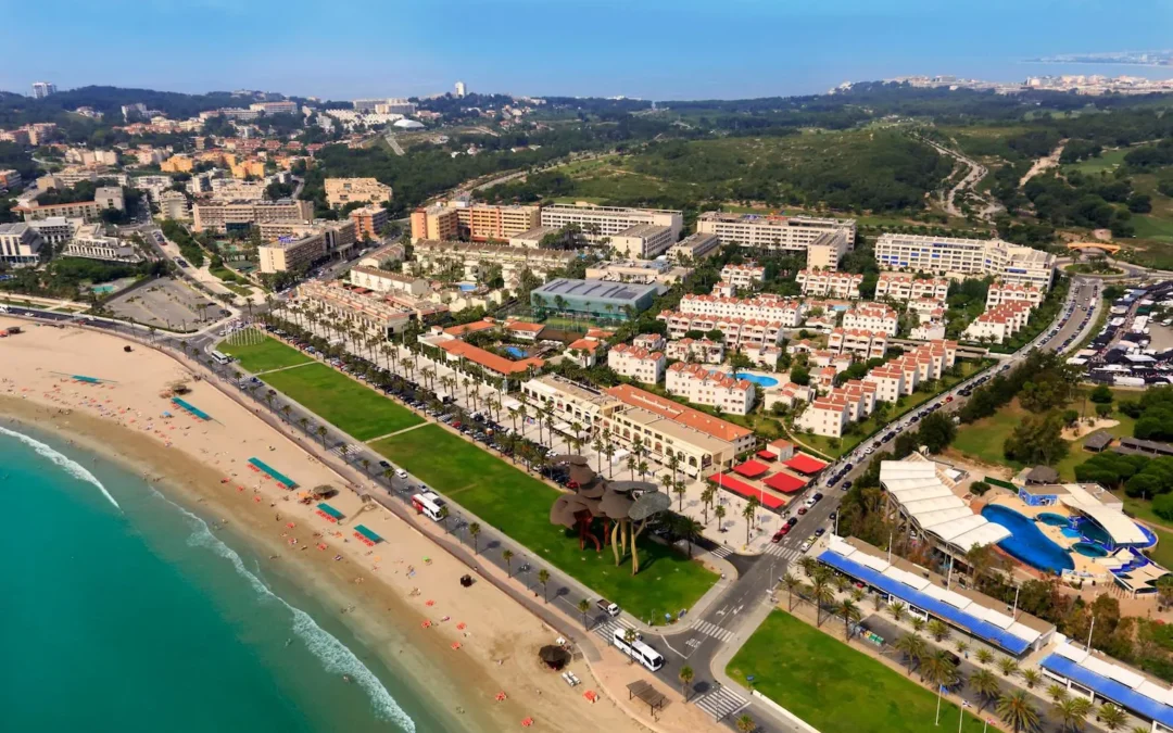 COSTA DORADA Y PORTAVENTURA Fin de semana y puente: Apartahotel 4* con desayuno FRENTE PLAYA por SÓLO 9 Euros p/p