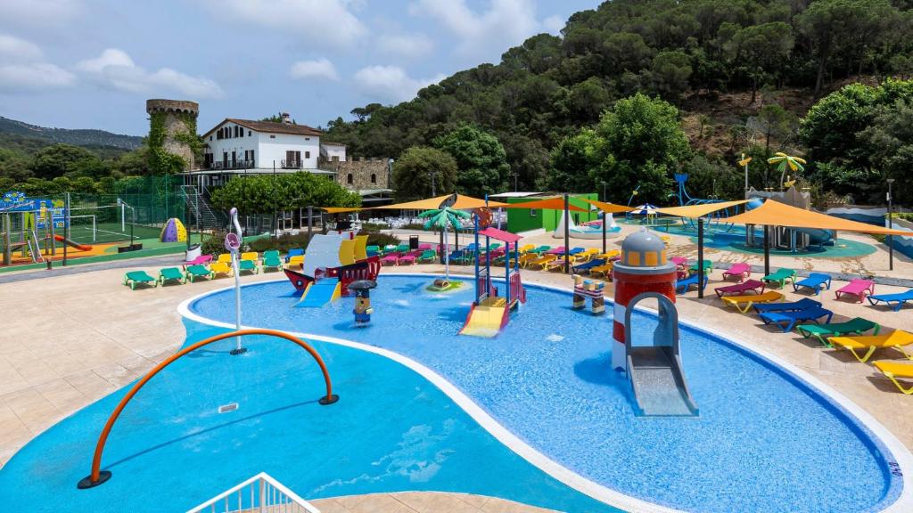 COSTA BRAVA JULIO CHOLLO: Apartahotel 4* en Tossa de Mar PENSIÓN COMPLETA hasta tres pax SÓLO 30 Euros p/p