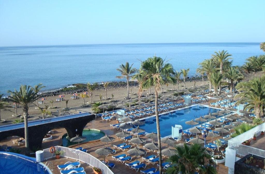 LANZAROTE ÚLTIMA HORA: Hotel Spa 4* frente playa PENSIÓN COMPLETA por sólo 17 Euros p/p