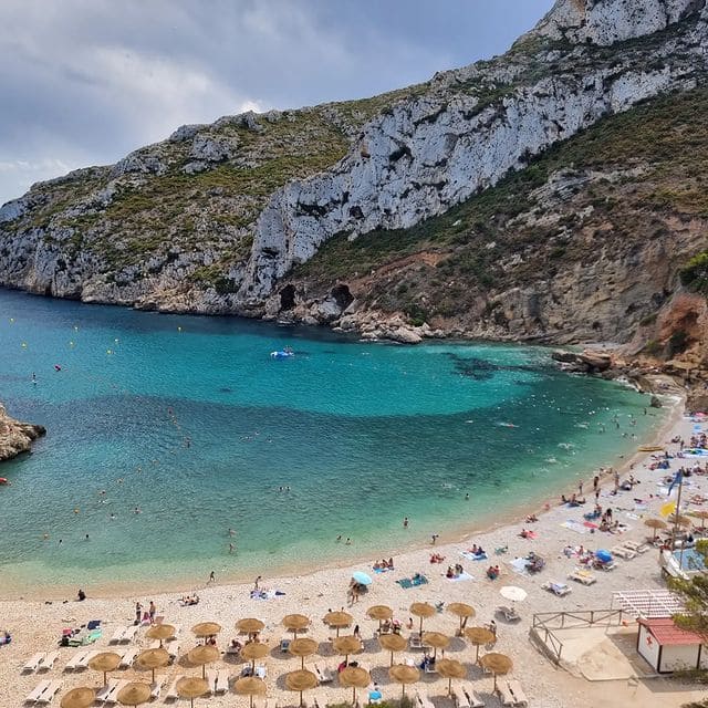 COSTA BLANCA FIN DE SEMANA última hora: Hotel con desayuno y piscina hasta tres pax por SÓLO 17 Euros p/p