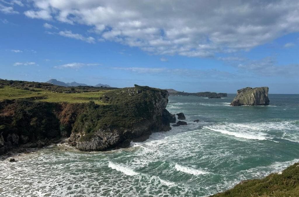 ASTURIAS FIN DE SEMANA: Hotel con desayuno frente a la playa por SÓLO 5 Euros p/p