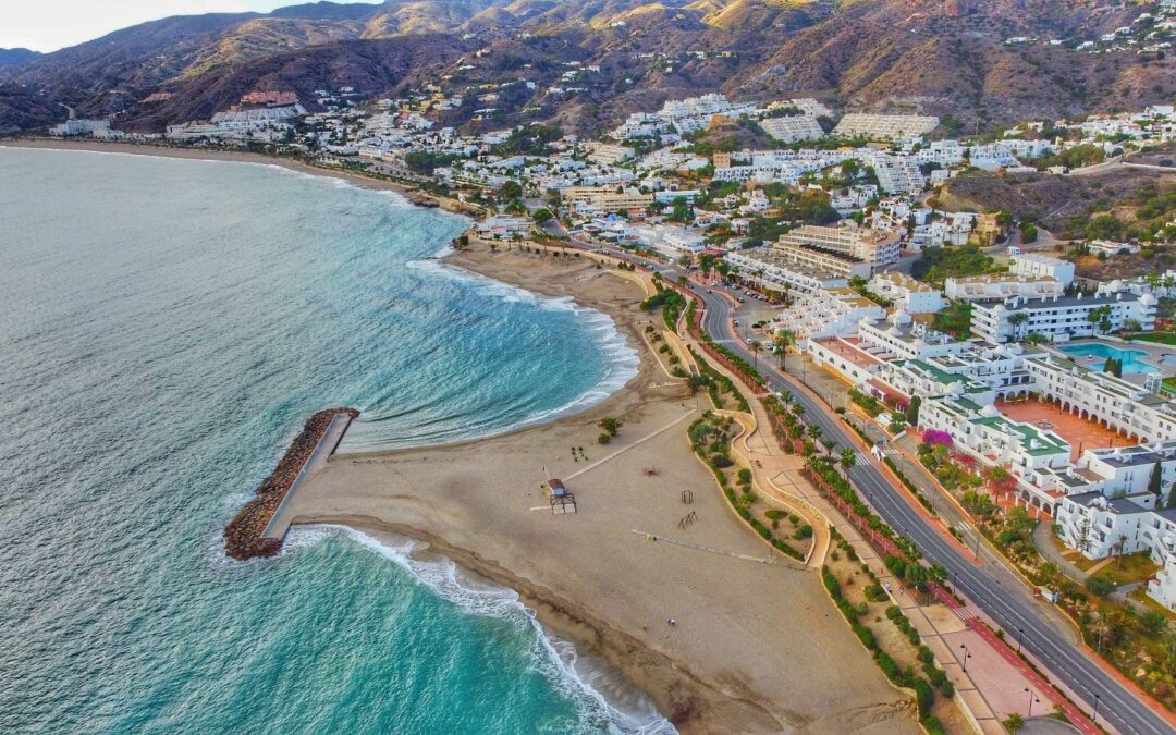 MOJÁCAR PUENTE: Hotel con desayuno frente a la playa SÓLO 18 Euros p/p